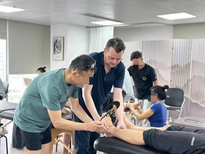 ICB培訓(xùn)班，我們一直在努力用生物力學(xué)調(diào)整技術(shù)造?；颊?！